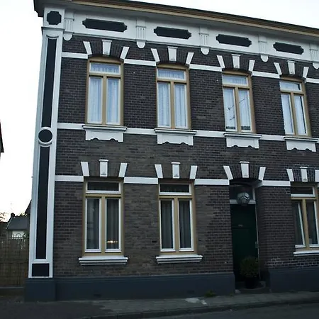 Bed & Breakfast Herenhuis Elten. *