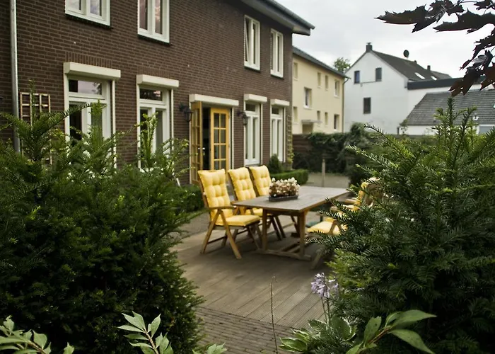 Herenhuis Elten. * Elten