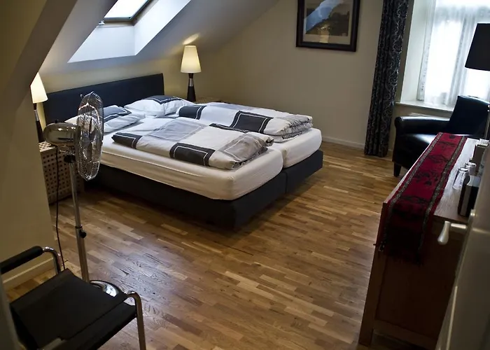 Herenhuis Elten. * Elten